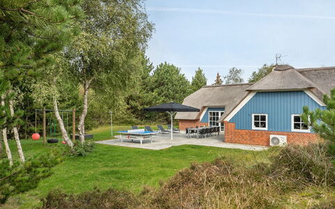 Alvina - 3.2Km from the Sea: Dak, Huis, Huis, Verblijf, Deur, Siding, Dek, Veranda, Plank, Hardwood