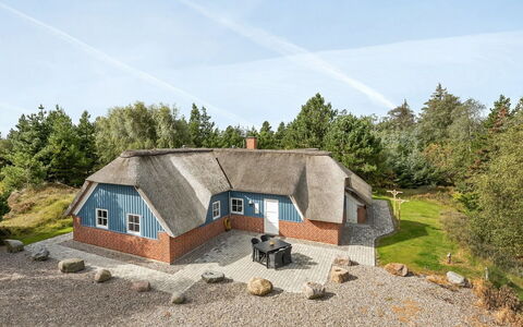 Alvina - 3.2Km from the Sea: Dak, Huis, Huis, Verblijf, Deur, Siding, Dek, Veranda, Plank, Hardwood