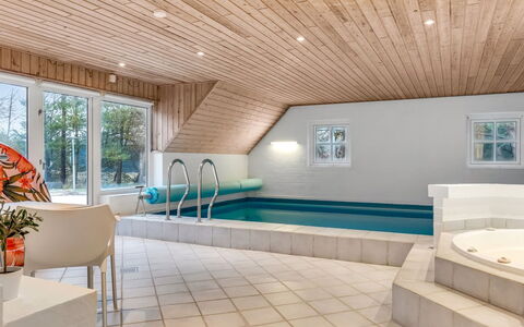 Alvina - 3.2Km from the Sea: Dak, Huis, Huis, Verblijf, Deur, Siding, Dek, Veranda, Plank, Hardwood