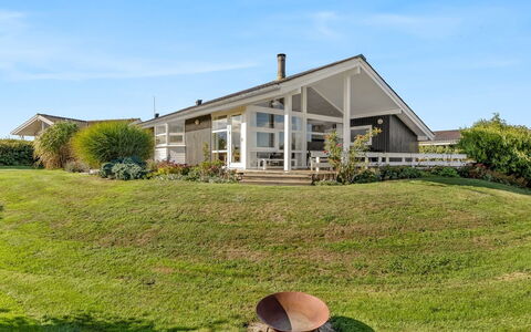 Tjarven - 350M from the Sea: Huis, Huis, Struik, Dak, Verblijf, Land Lot, Groundcover, Veranda, Deur, Landgoed