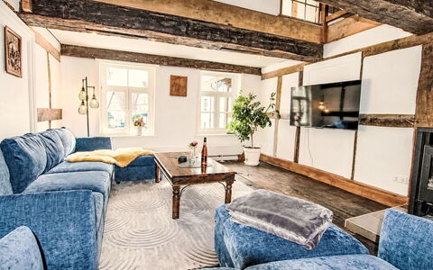 Schwalenberg 111: Meubilair, Interieur Ontwerp, Bankstel, Hout, Plafond, Kamer, Flooring, Verdieping, Woonkamer, Verlichting