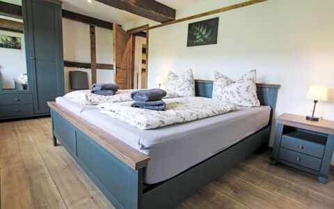 Schwalenberg 111: Meubilair, Slaapkamer, Interieur Ontwerp, Bed, Hout, Flooring, Bedding, Verdieping, Kamer, Laken
