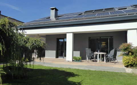 House Martina: Huis, Huis, Architectuur, Dak, Woongebied, Deur, Schaduw, Landgoed, Tuin, Werf