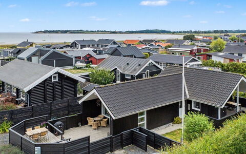 Lanica - 150M from the Sea: Verblijf, Backyard, Werf, Garden Gebouwen, Schuur, Siding, Buitenmeubels, Blokhut, Outdoor Structuur, Keet