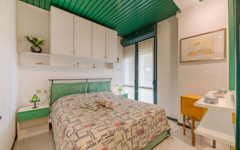 Appartamento Residence Henderson: Slaapkamer, Interieur Ontwerp, Bed, Verdieping, Flooring, Laken, Bedding, Kamer, Plafond, Bed Frame