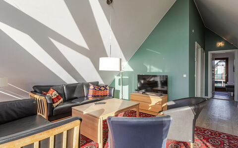 Thomine - 2.5Km from the Sea: Flooring, Verdieping, Plafond, Interieur Ontwerp, Meubilair, Zolder, Houten Vloer, Kamer, Woonkamer