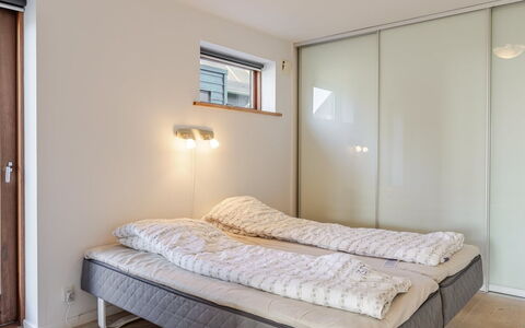 Thomine - 2.5Km from the Sea: Flooring, Interieur Ontwerp, Verdieping, Hout, Meubilair, Plafond, Bed, Slaapkamer, Verlichting, Kamer