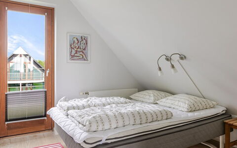 Thomine - 2.5Km from the Sea: Flooring, Verdieping, Plafond, Interieur Ontwerp, Countertop, Keuken, Cabinetry, Kamer, Major Appliance, Lichte Inrichting