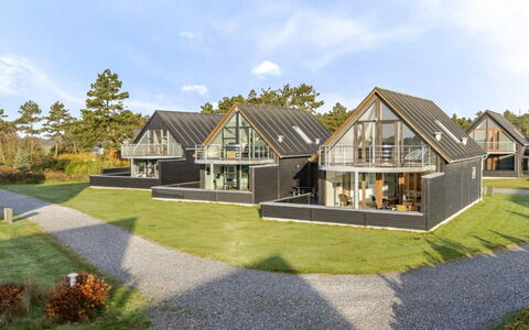 Thomine - 2.5Km from the Sea: Verblijf, Backyard, Werf, Garden Gebouwen, Schuur, Siding, Buitenmeubels, Blokhut, Outdoor Structuur, Keet
