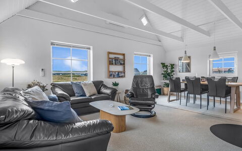 Amber - 300M from the Sea: Plafond, Flooring, Verdieping, Huis, Interieur Ontwerp, Woonkamer, Bankstel, Houten Vloer, Hardwood