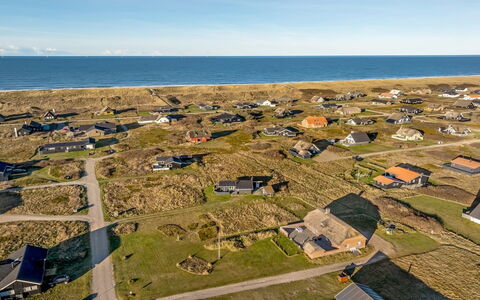 Amber - 300M from the Sea: Landschap, Ecoregio, Land Lot, Plain, Hut, Zand, Stock Fotografie