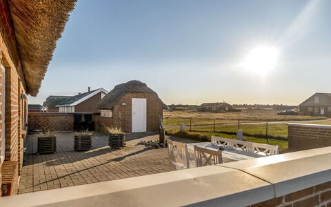 Amber - 300M from the Sea: Huis, Dak, Huis, Verblijf, Schuur, Garden Gebouwen, Siding, Werf, Blokhut, Hut