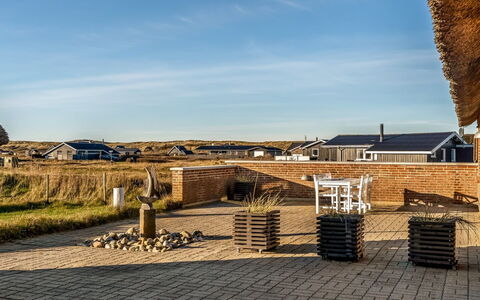 Amber - 300M from the Sea: Huis, Dak, Huis, Verblijf, Schuur, Garden Gebouwen, Siding, Werf, Blokhut, Hut