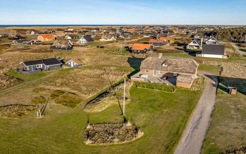 Amber - 300M from the Sea: Huis, Dak, Huis, Verblijf, Schuur, Garden Gebouwen, Siding, Werf, Blokhut, Hut