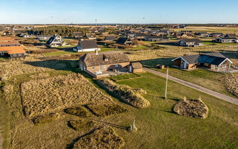 Amber - 300M from the Sea: Huis, Dak, Huis, Verblijf, Schuur, Garden Gebouwen, Siding, Werf, Blokhut, Hut