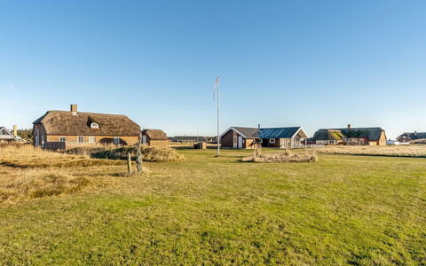 Amber - 300M from the Sea: Huis, Dak, Huis, Verblijf, Schuur, Garden Gebouwen, Siding, Werf, Blokhut, Hut