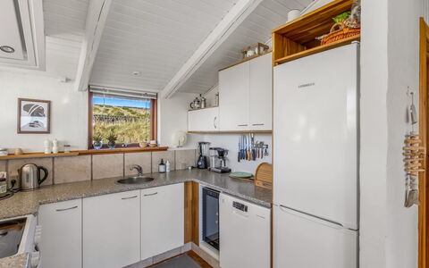 Sigbritt - 750M from the Sea: Flooring, Hout, Keuken, Interieur Ontwerp, Plafond, Verdieping, Countertop, Major Appliance, Cabinetry, Meubilair