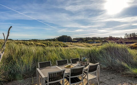 Sigbritt - 750M from the Sea: Lucht, Prairie, Buitenmeubels, Shrubland, Steppe, Buitentafel