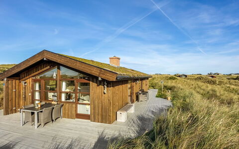 Sigbritt - 750M from the Sea: Verblijf, Backyard, Werf, Garden Gebouwen, Schuur, Siding, Buitenmeubels, Blokhut, Outdoor Structuur, Keet