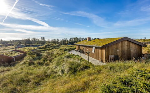Sigbritt - 750M from the Sea: Verblijf, Backyard, Werf, Garden Gebouwen, Schuur, Siding, Buitenmeubels, Blokhut, Outdoor Structuur, Keet