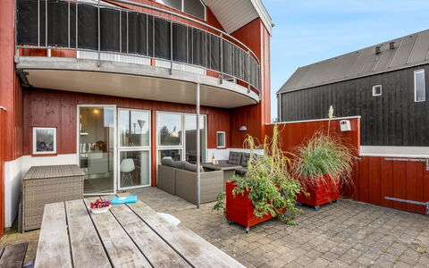 Janik - 700M from the Sea: Meubilair, Hout, Interieur Ontwerp, Flooring, Verdieping, Stoel, Kamer, Plafond, Woonkamer, Appartement