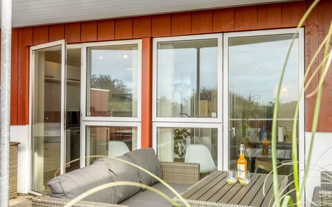 Janik - 700M from the Sea: Meubilair, Hout, Interieur Ontwerp, Flooring, Verdieping, Stoel, Kamer, Plafond, Woonkamer, Appartement