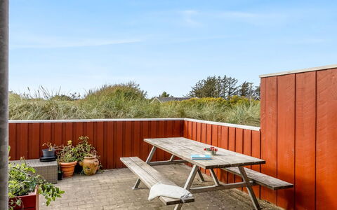 Janik - 700M from the Sea: Meubilair, Hout, Interieur Ontwerp, Flooring, Verdieping, Stoel, Kamer, Plafond, Woonkamer, Appartement