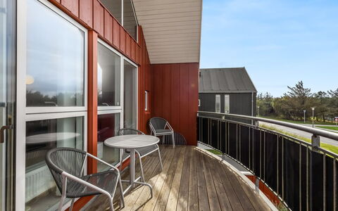 Janik - 700M from the Sea: Meubilair, Hout, Interieur Ontwerp, Flooring, Verdieping, Stoel, Kamer, Plafond, Woonkamer, Appartement