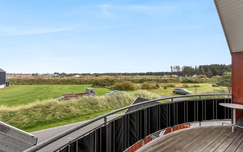 Janik - 700M from the Sea: Meubilair, Hout, Interieur Ontwerp, Flooring, Verdieping, Stoel, Kamer, Plafond, Woonkamer, Appartement