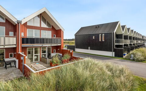 Janik - 700M from the Sea: Meubilair, Hout, Interieur Ontwerp, Flooring, Verdieping, Stoel, Kamer, Plafond, Woonkamer, Appartement