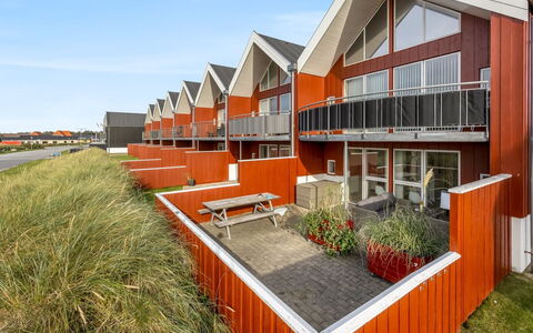 Janik - 700M from the Sea: Meubilair, Hout, Interieur Ontwerp, Flooring, Verdieping, Stoel, Kamer, Plafond, Woonkamer, Appartement