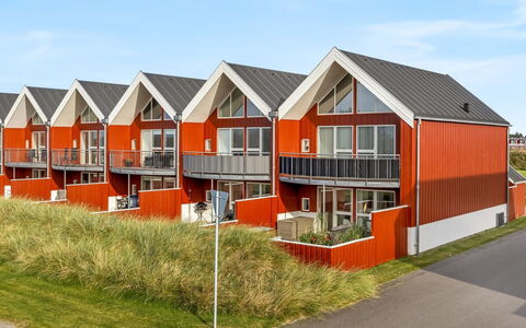 Janik - 700M from the Sea: Meubilair, Hout, Interieur Ontwerp, Flooring, Verdieping, Stoel, Kamer, Plafond, Woonkamer, Appartement
