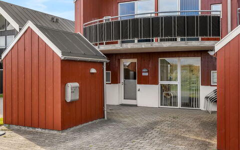 Janik - 700M from the Sea: Meubilair, Hout, Interieur Ontwerp, Flooring, Verdieping, Stoel, Kamer, Plafond, Woonkamer, Appartement