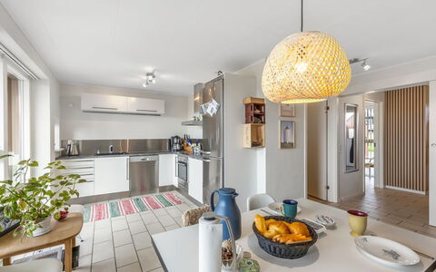 Janik - 700M from the Sea: Interieur Ontwerp, Meubilair, Flooring, Countertop, Verdieping, Keuken, Plafond, Hout, Lichte Inrichting, Kamer