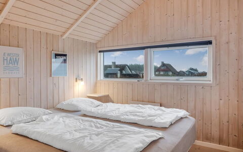 Bryngeir - 100M from the Sea: Hout, Huis, Slaapkamer, Bedding, Laken, Hardwood, Bed, Plank, Beits, Blokhut