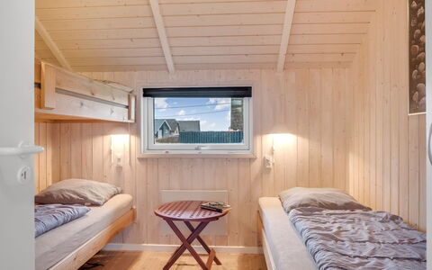 Bryngeir - 100M from the Sea: Hout, Slaapkamer, Plafond, Verdieping, Interieur Ontwerp, Flooring, Bed, Beits, Hardwood, Huis
