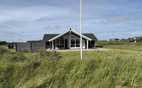 Bryngeir - 100M from the Sea: Blauw, Verblijf, Huis, Huis, Boerderij, Landgoed, Siding