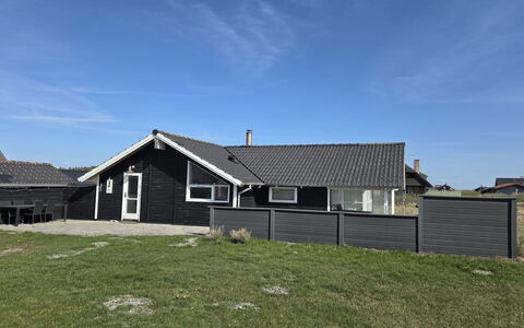 Bryngeir - 100M from the Sea: Blauw, Verblijf, Huis, Huis, Boerderij, Landgoed, Siding