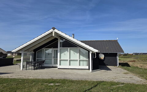 Bryngeir - 100M from the Sea: Blauw, Verblijf, Huis, Huis, Boerderij, Landgoed, Siding