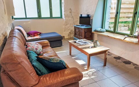 La Longère: Meubilair, Flooring, Interieur Ontwerp, Hout, Verdieping, Bankstel, Plafond, Kamer, Woonkamer, Huis