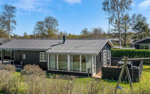 Detlef - 400M from the Sea: Verblijf, Backyard, Werf, Garden Gebouwen, Schuur, Siding, Buitenmeubels, Blokhut, Outdoor Structuur, Keet
