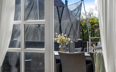 Detlef - 400M from the Sea: Verblijf, Backyard, Werf, Garden Gebouwen, Schuur, Siding, Buitenmeubels, Blokhut, Outdoor Structuur, Keet