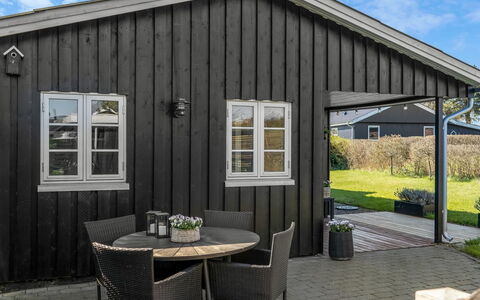 Detlef - 400M from the Sea: Verblijf, Backyard, Werf, Garden Gebouwen, Schuur, Siding, Buitenmeubels, Blokhut, Outdoor Structuur, Keet