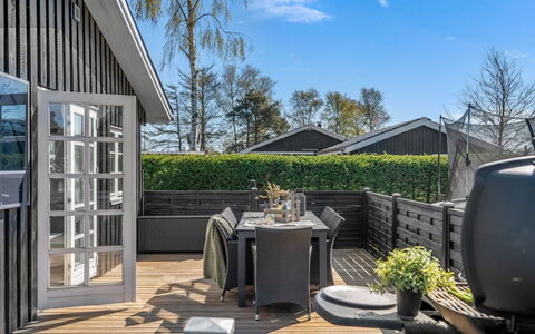 Detlef - 400M from the Sea: Verblijf, Backyard, Werf, Garden Gebouwen, Schuur, Siding, Buitenmeubels, Blokhut, Outdoor Structuur, Keet