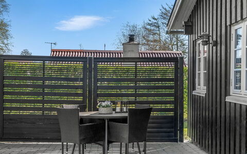 Detlef - 400M from the Sea: Verblijf, Backyard, Werf, Garden Gebouwen, Schuur, Siding, Buitenmeubels, Blokhut, Outdoor Structuur, Keet
