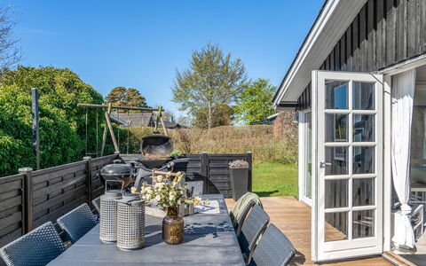 Detlef - 400M from the Sea: Verblijf, Backyard, Werf, Garden Gebouwen, Schuur, Siding, Buitenmeubels, Blokhut, Outdoor Structuur, Keet