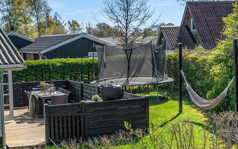 Detlef - 400M from the Sea: Verblijf, Backyard, Werf, Garden Gebouwen, Schuur, Siding, Buitenmeubels, Blokhut, Outdoor Structuur, Keet