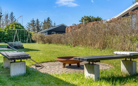 Detlef - 400M from the Sea: Verblijf, Backyard, Werf, Garden Gebouwen, Schuur, Siding, Buitenmeubels, Blokhut, Outdoor Structuur, Keet