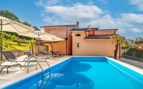 Opatija Matulji 508: Zwembad, Blauw, Toevlucht, Samengesteld Materiaal, Eco Hotel, Buitenmeubels, Thermae, Vrije Tijd, Stoel, Hotel