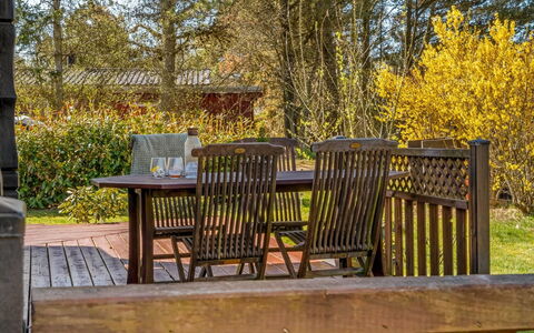 Hakon - 1Km from the Sea: Hout, Meubilair, Struik, Buitenmeubels, Hardwood, Tuin, Stoel, Dek, Beits, Veranda